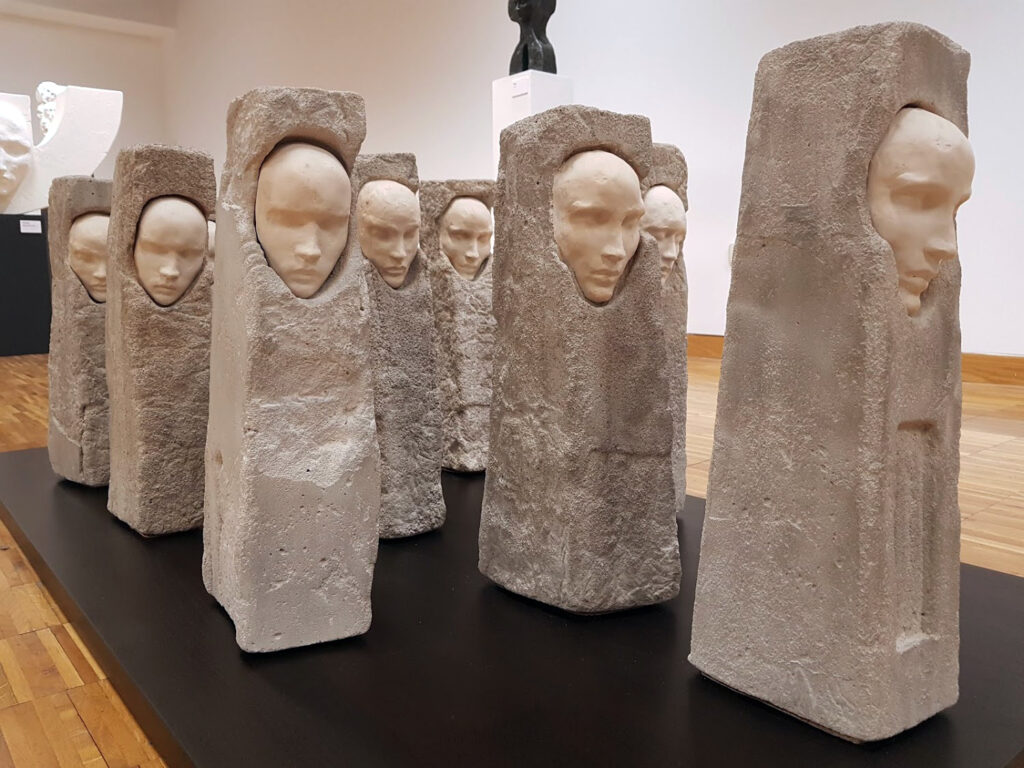 Escultura "Legiones" y el árbol de la vida legiones sefirot